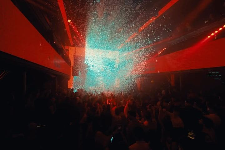 Reservados, cumpleaños y despedidas en Sevilla: mesas en discoteca y planes de noche
