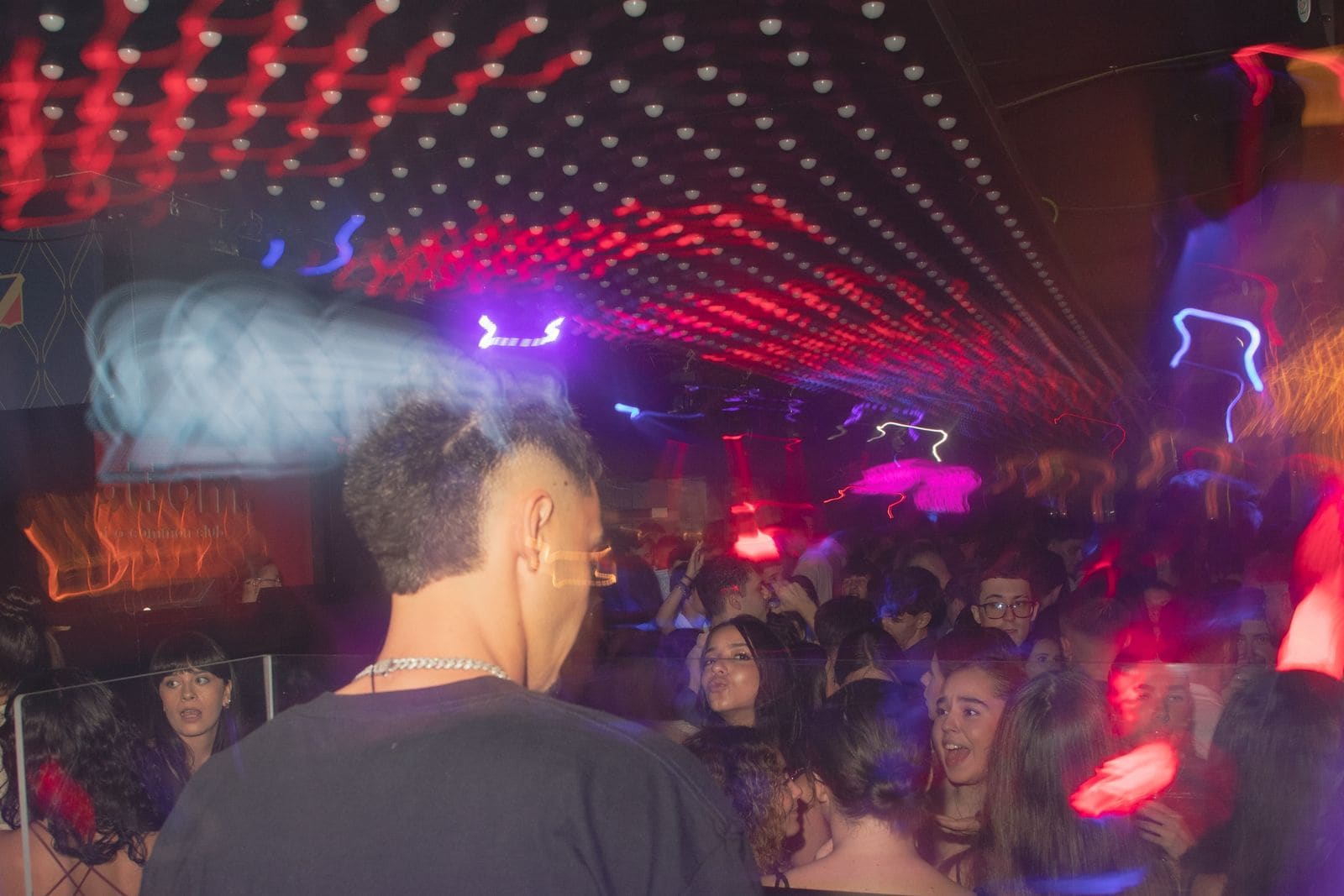 Bottom Club Sevilla: jueves FOMO, viernes Jangueo y cómo es la discoteca